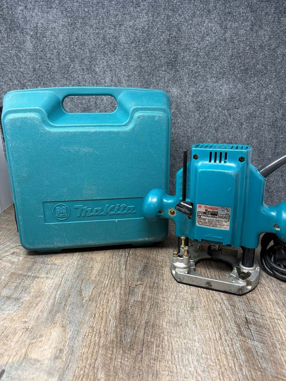 Makita Plunge Router Model 3620 115v 24000 rpm w/ plastic case Clean-Test-WORKS